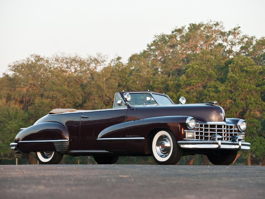  Cadillac Series 62 Convertible 1947 года  (фото 5 из 31)